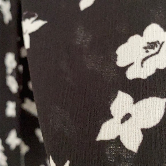 BNWT Lord and Taylor black floral crepe blouse xs - Picture 5 of 8